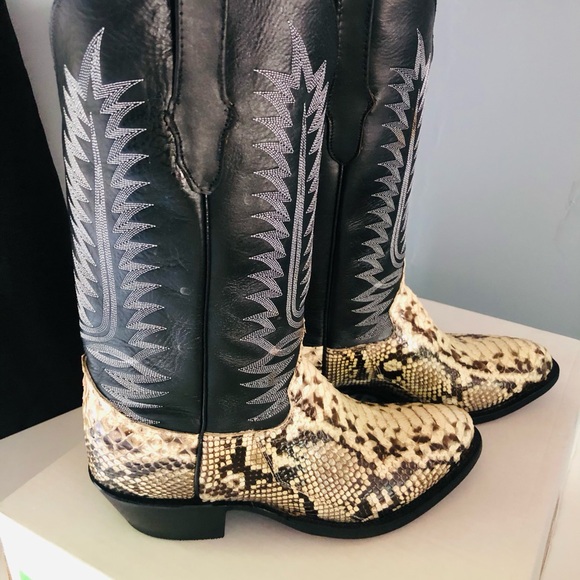 Men Cowboy Boots, Size 10. Brand New Never Worn.